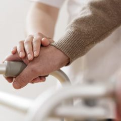 בית אבות סיעודי? איך אוכל לוודא שההורים שלי בידיים טובות?